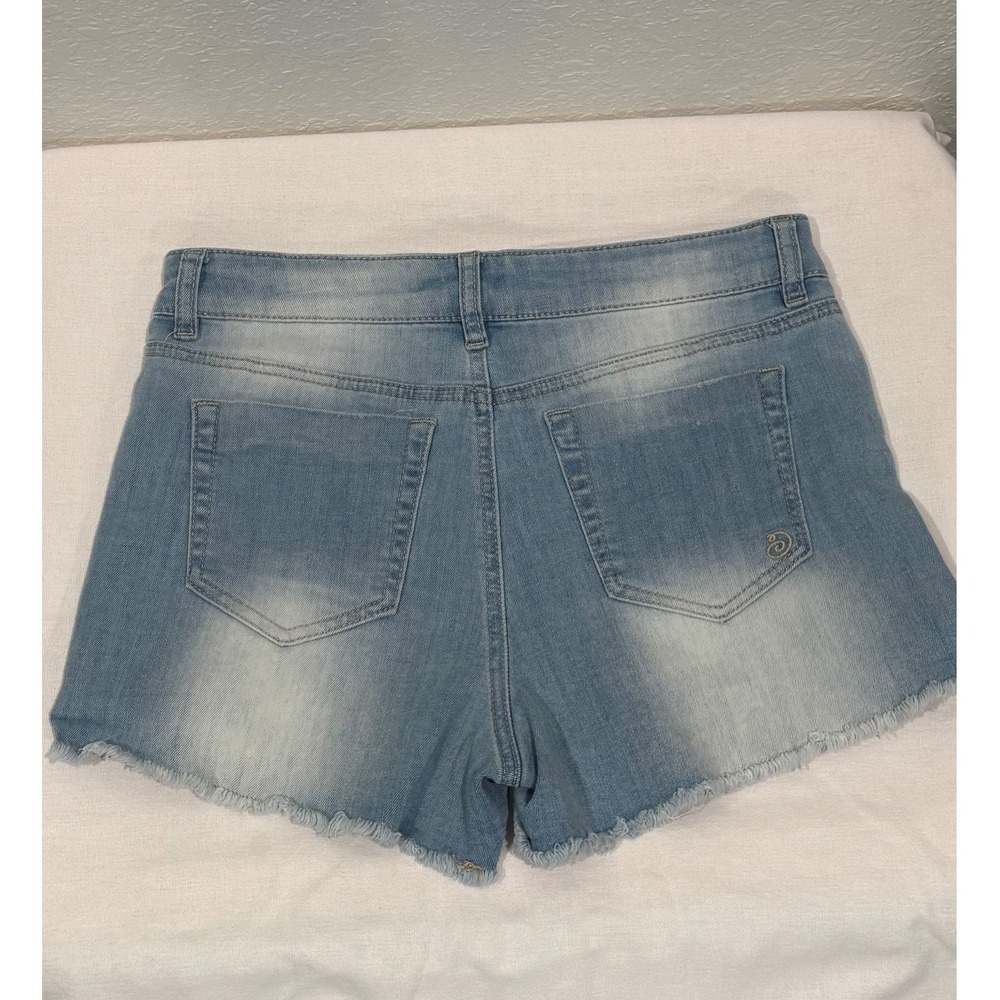 Indigo Rein‎ Women's Size 9 Denim Shorts Light Wash Frayed Hem - Picture 3 of 4